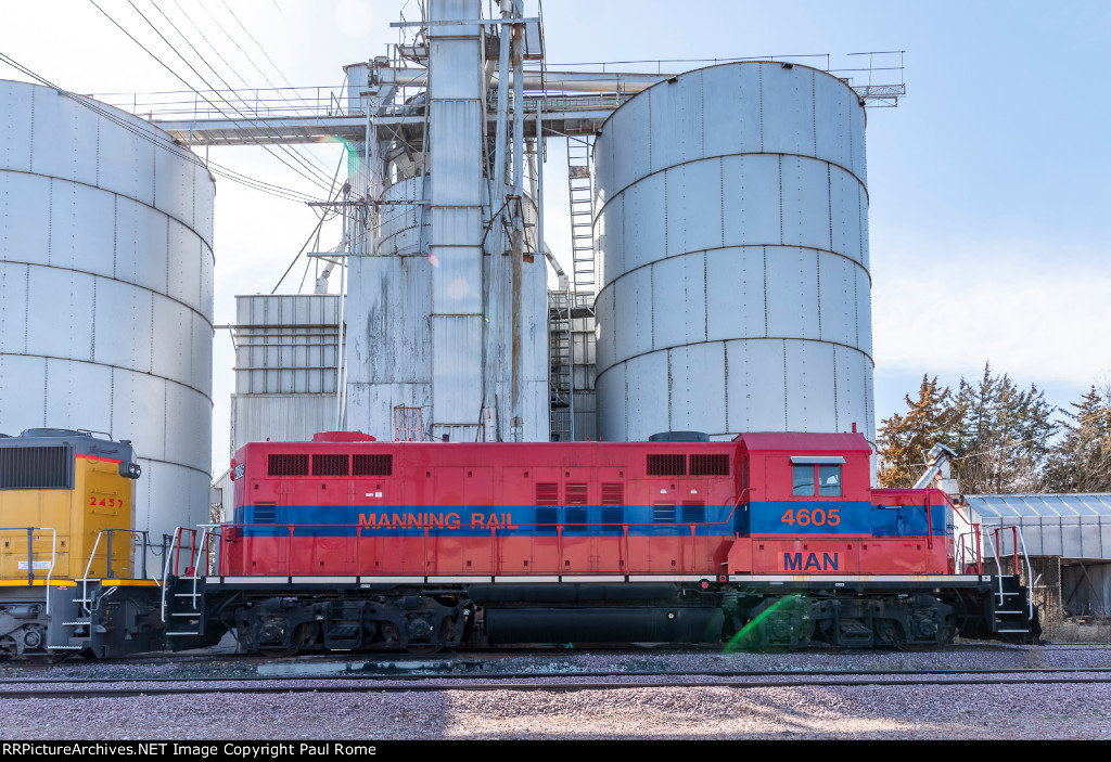 MAN 4605, EMD GP9, Manning Rail, ex CV 4551, at Manning Grain